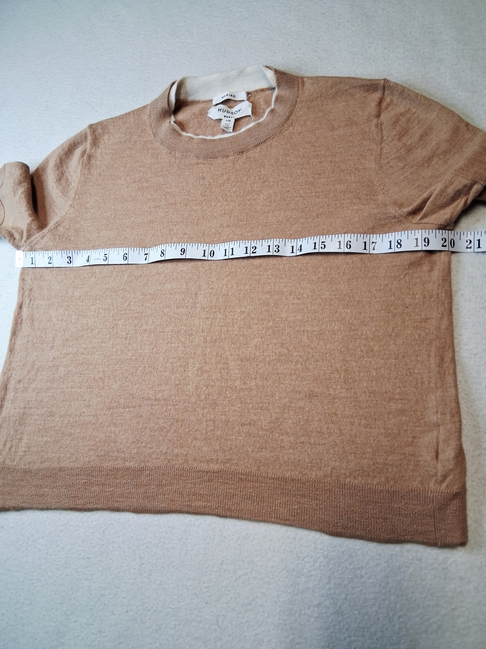 100% Extra Fine Marino Wool Light Brown Short-Sleeve Knit Top - Picture 3 of 7